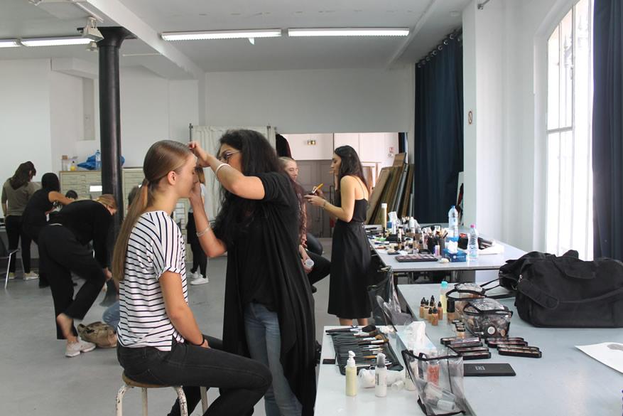 maquillage avant le defile